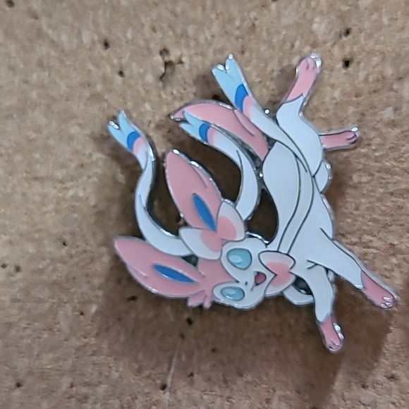 Sylveon Pin - Picture 1 of 1